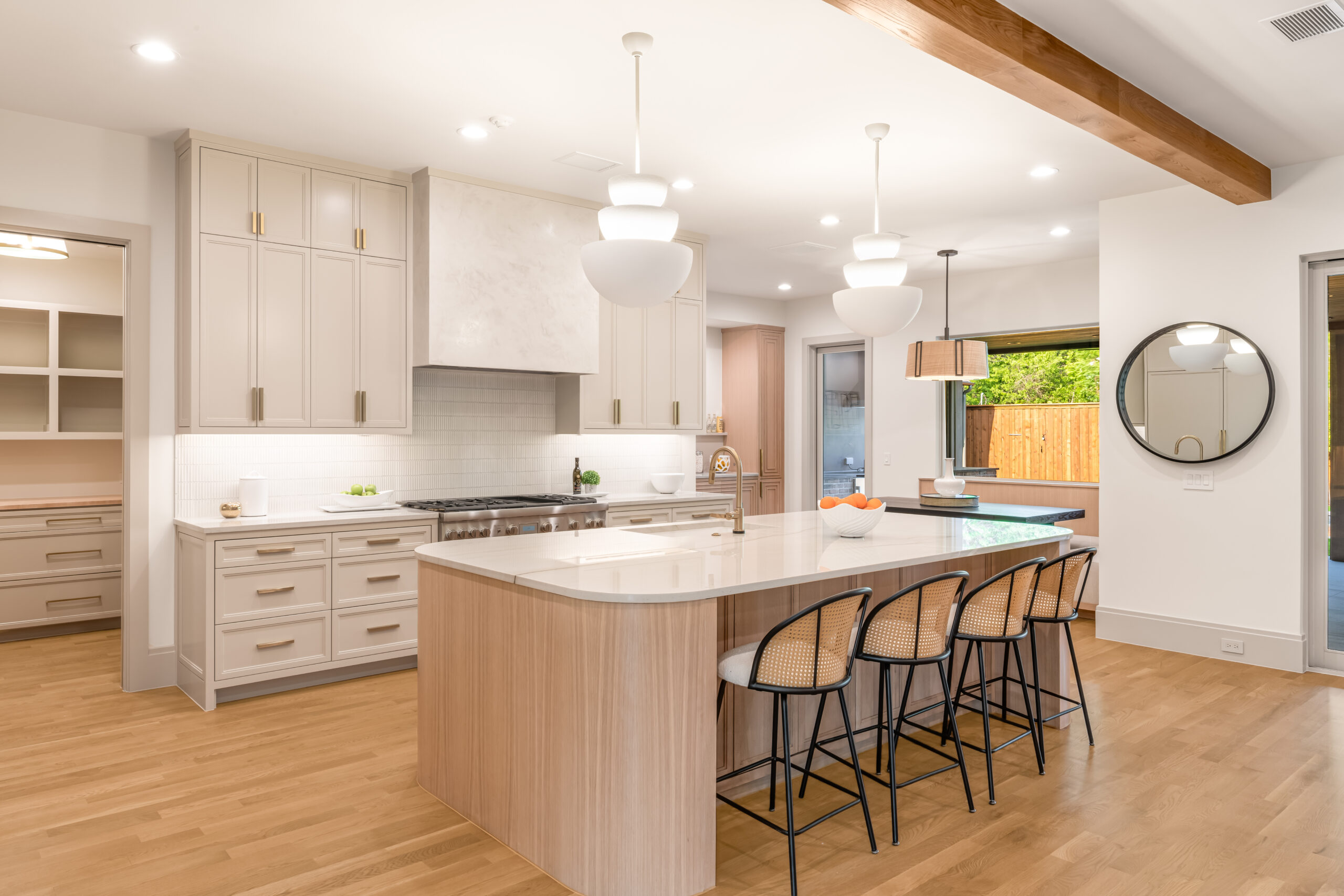 10940 Snow White Dr-21