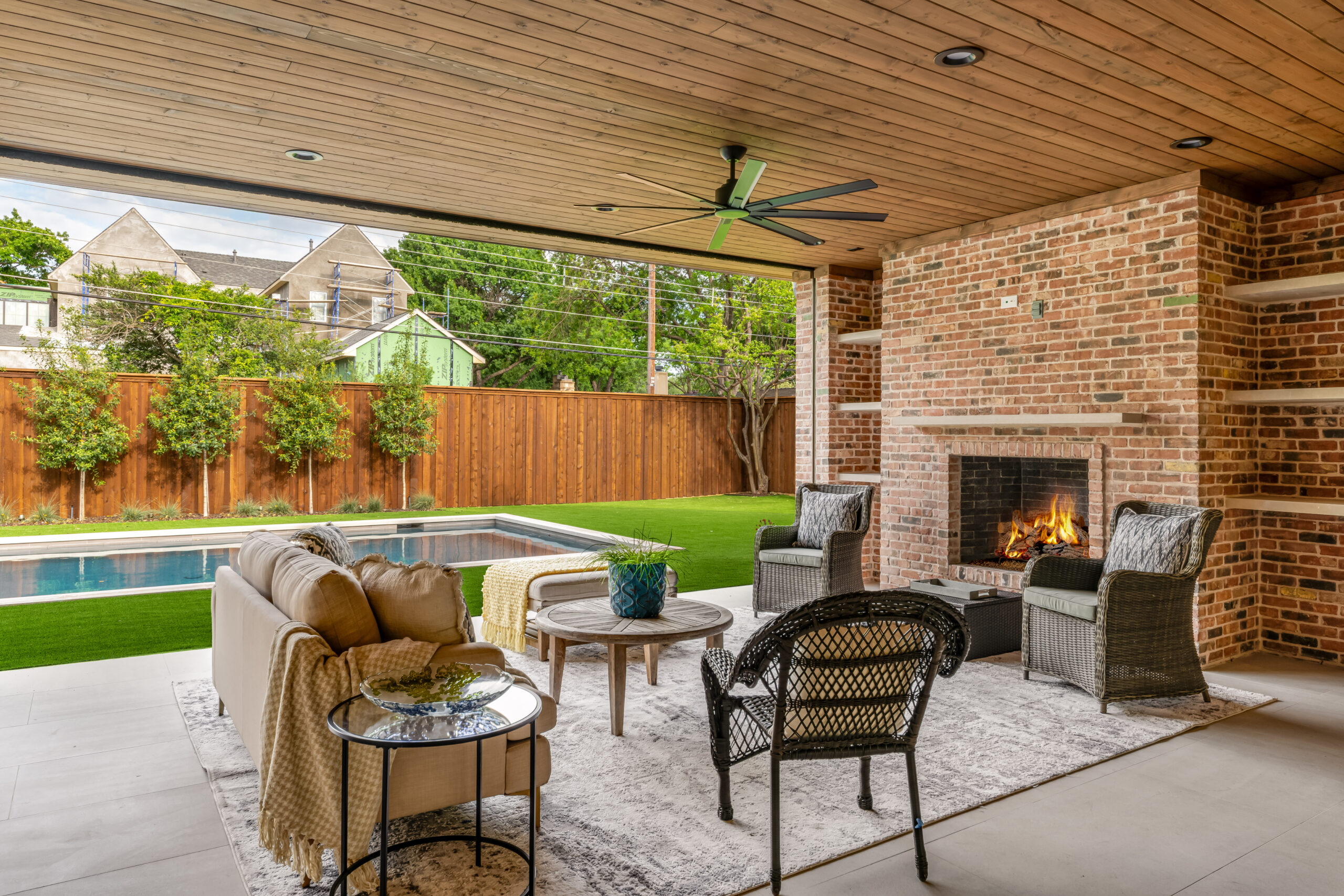 10940 Snow White Dr-3