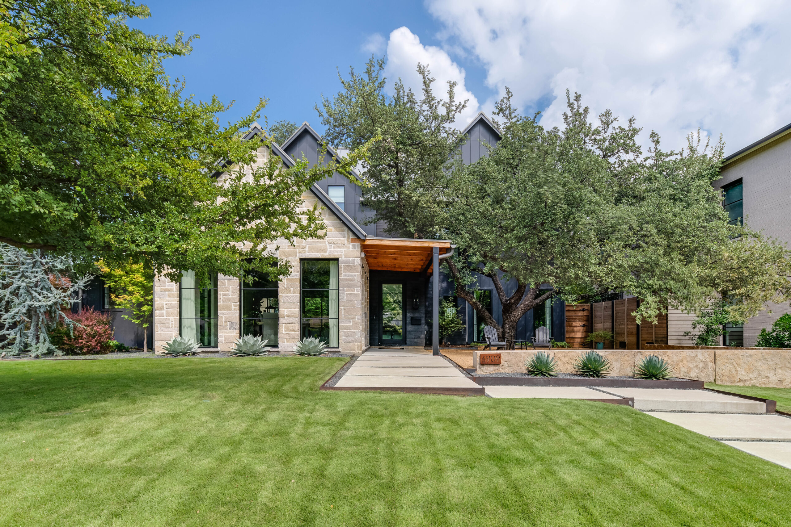 6909 Bob-O-Link Dr